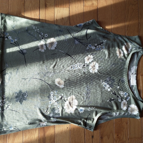 Women's top - Picture 2 of 3